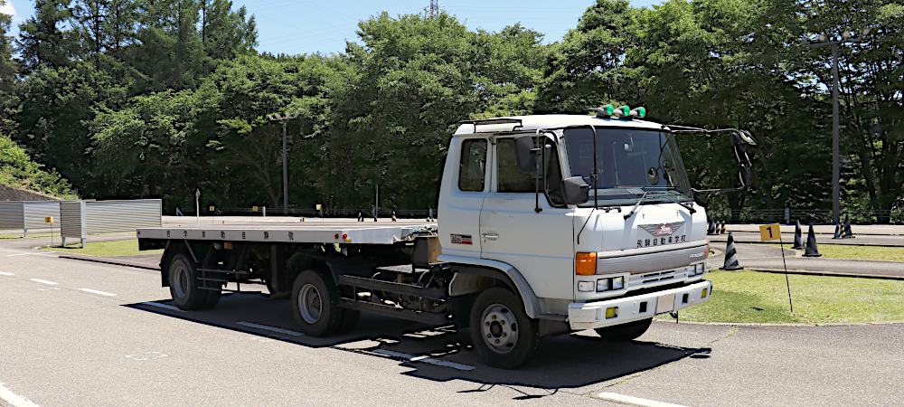 けん引教習車